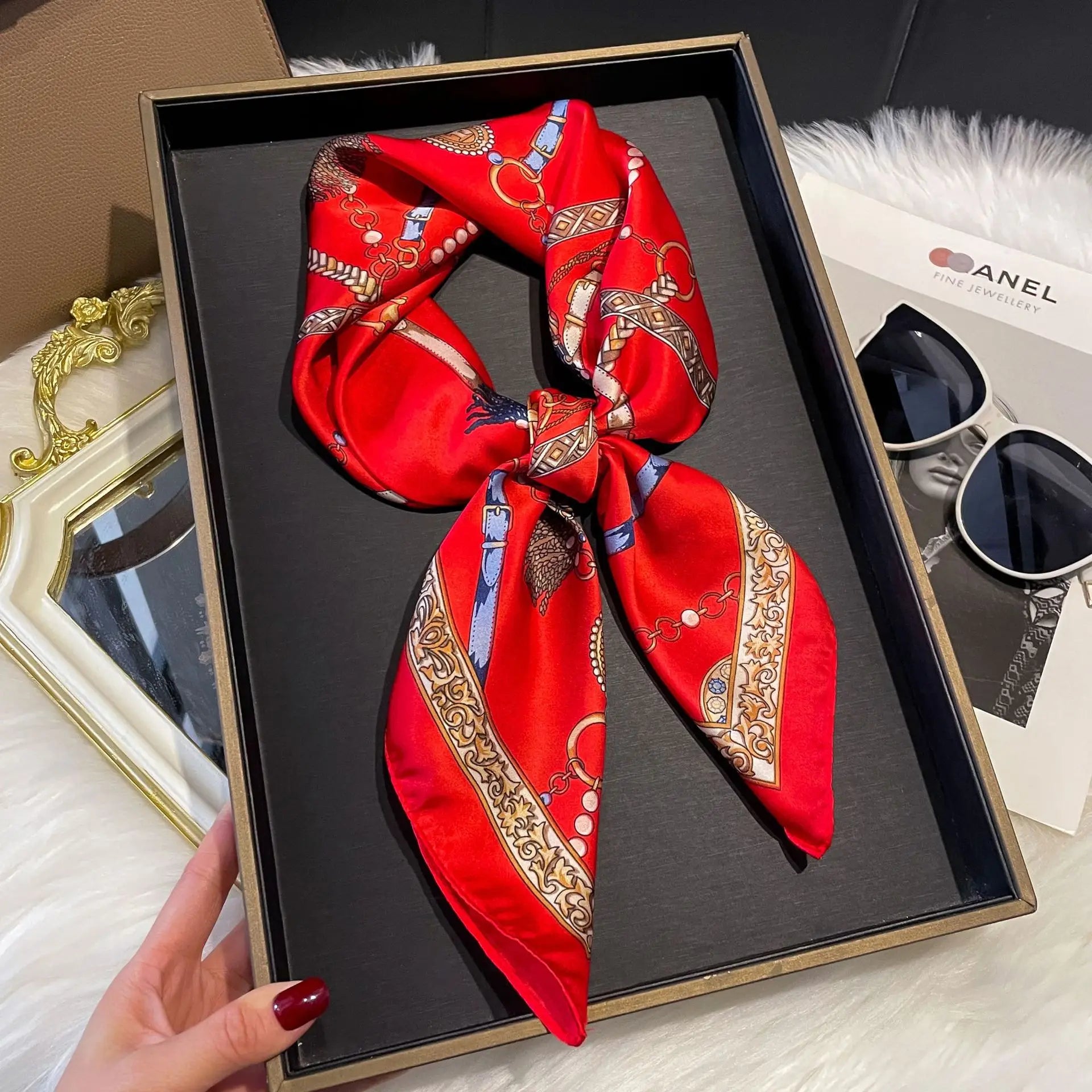 2025 New Fashion 70X70cmPrinted Women's Scarf Pashmina Silk Scarf Square Shawl Decorative Headband Neck Luxury Design Bandana